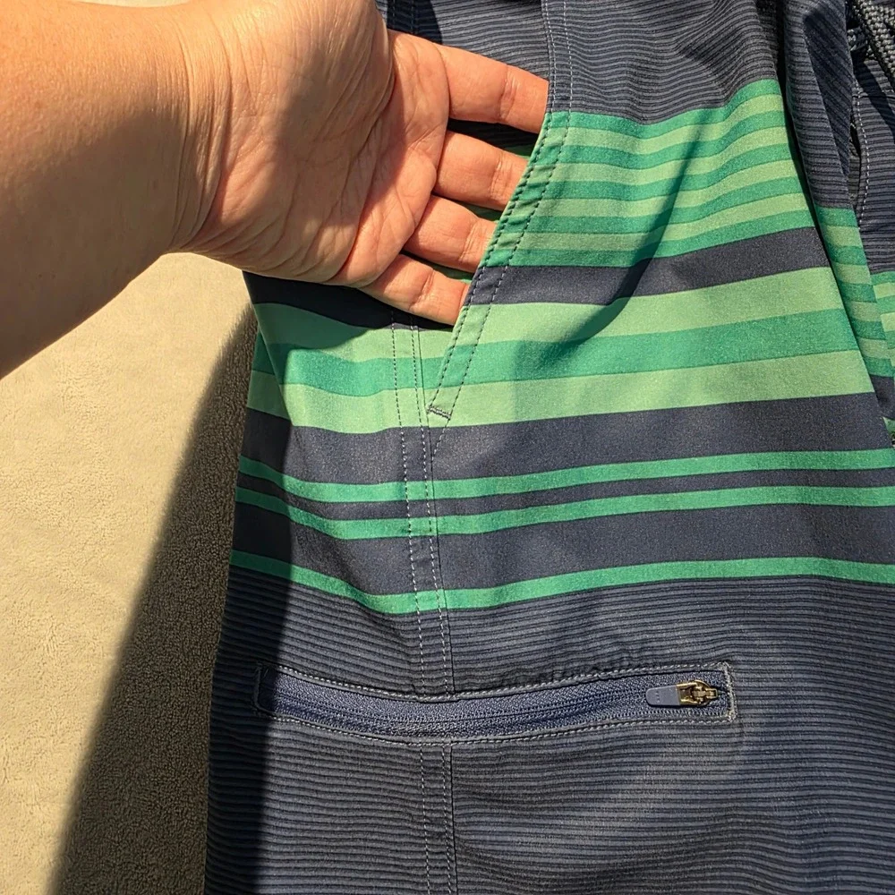 Vineyard Vines Mens Performance Board Shorts Size 40 SWIM Trunks Green Striped‎